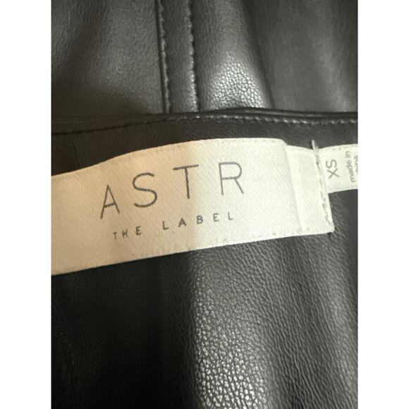 ASTR Women's Black Faux Vegan Leather High Waist Mini Boycon Pencil Skirt Sz XS - Picture 4 of 5